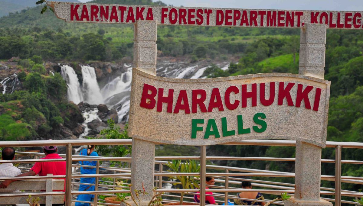 Barachukki falls sign, Karnataka