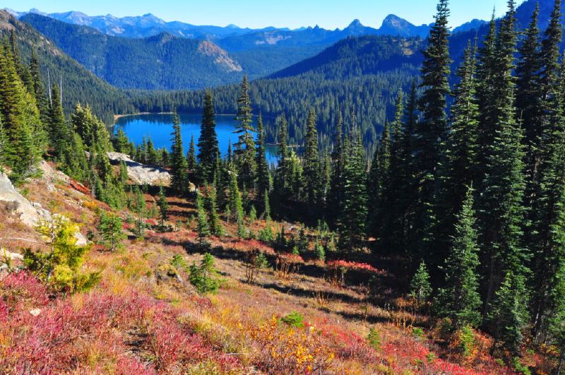 Dewey Lake from Naches Peak Loop Trail