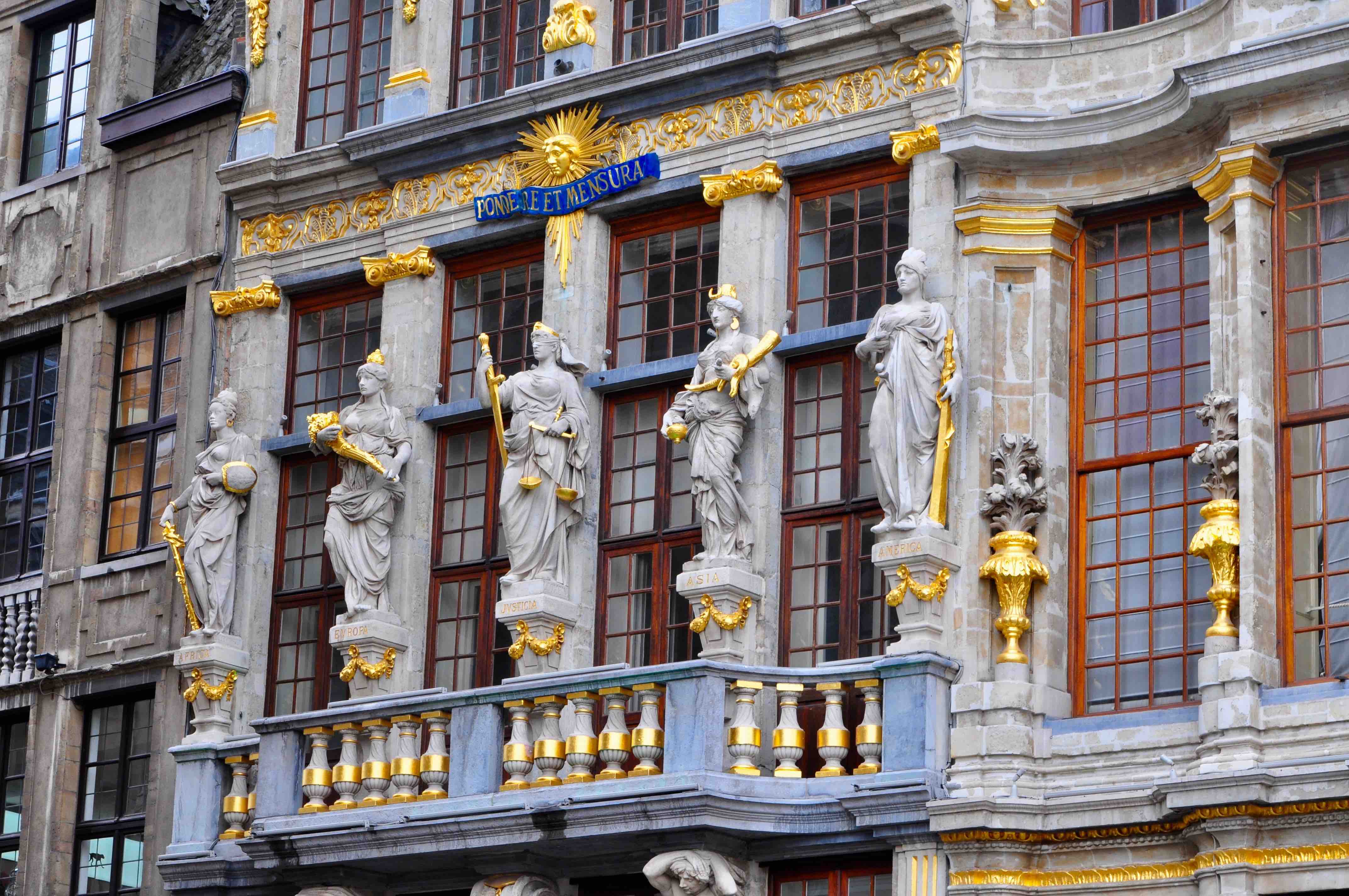 Grand place statues