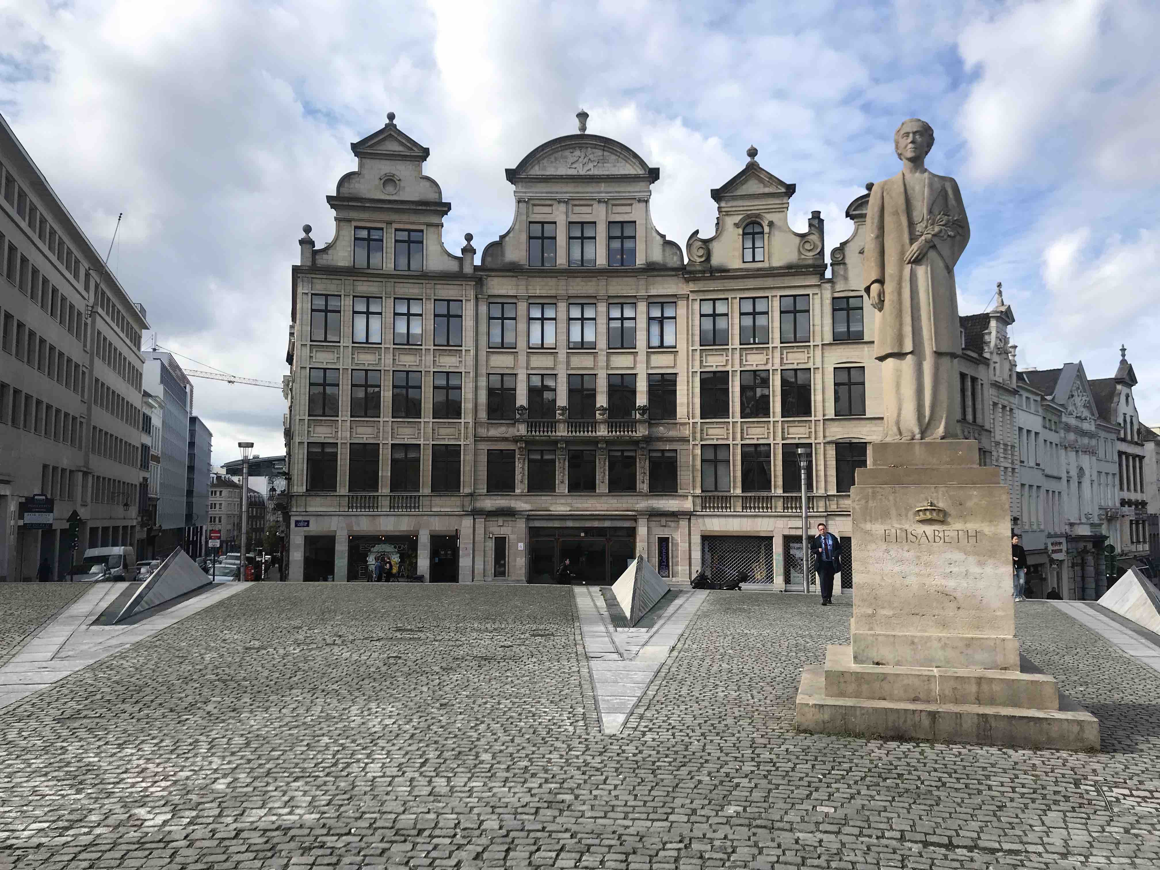 Elizabeth Mont de arts