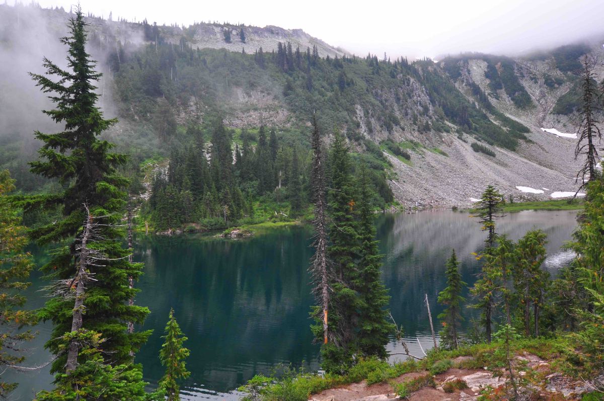 Bench and snow lake trail, Mt Rainier national park